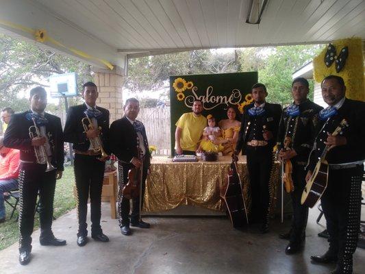 Estamos asus ordenes para celebrar su fiesta de 15 años bodas misas funerales y mucho mas a