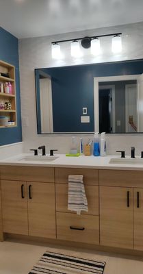 2nd Floor Bathroom - fully renovated