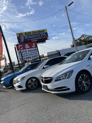 Newly renovated pictures of C & J Auto Sales in Tampa fl