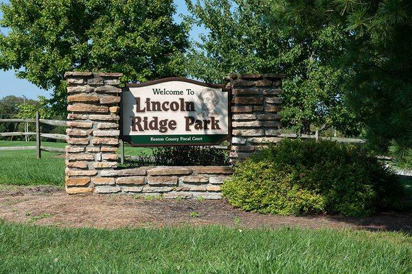 Entry sign to Lincoln Ridge Park