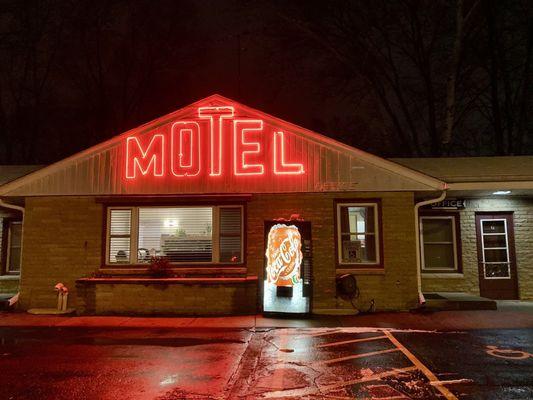 Plaza Motel