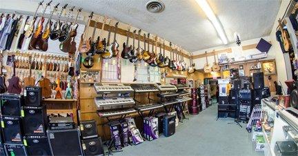 Keyboard Amp and Guitar section