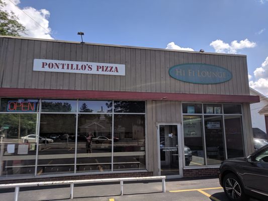 Pontillo's store front