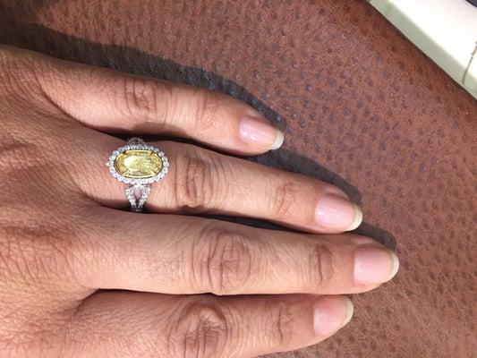 Fancy yellow diamond ring