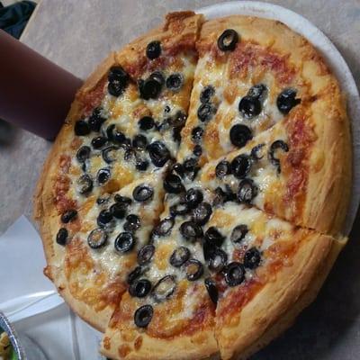 10" pie w/ black olives