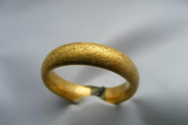 24K gents wedding band with fiberglass texture. Size 10