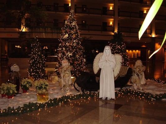 Living Angel Statue for your Holiday Event! Great  fun for Photo-Ops!