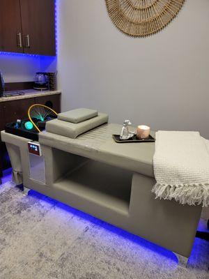 Head Spa (scalp treatment and hair wash) via an authentic water circulation bed for ultimate stress relief.