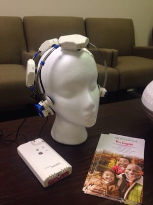 Near-field infrared therapy stimulates energy production in the brain, reducing anxiety and fatigue, and balancing brain waves and function.