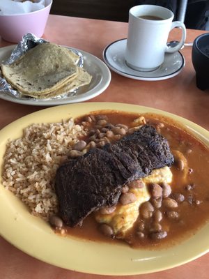 Delicious breakfast!!!! Arrachera,eggs and frijoles in chile de arbol