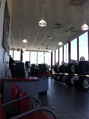 The lobby of Discount Tire