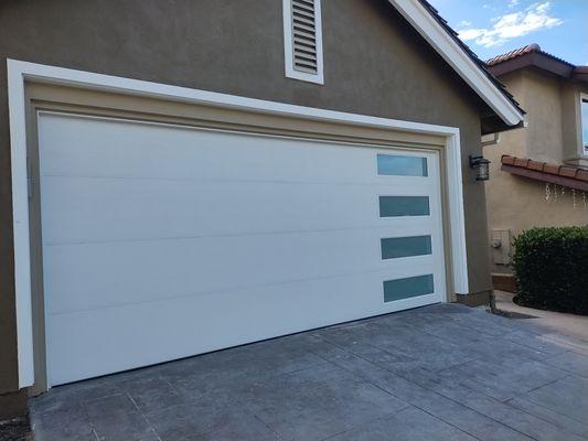 New flush door with white laminate glass