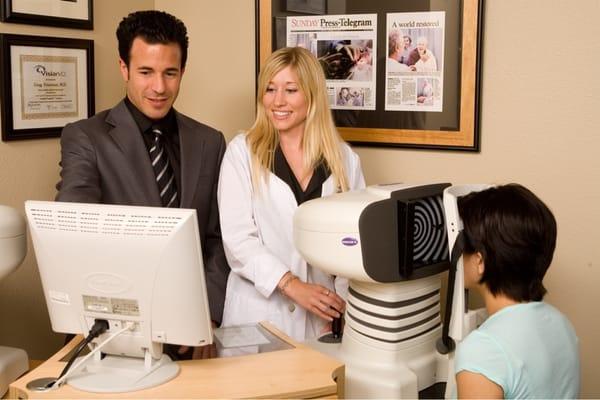 Dr Feinerman and Dr Reimers performing specialized scans prior to LASIK.