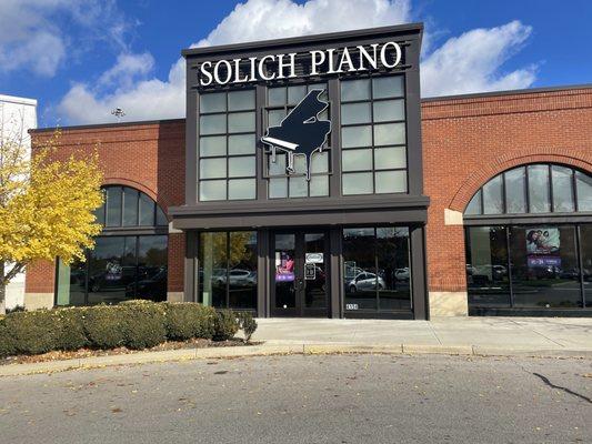 Solich Piano Columbus Easton Gateway piano store