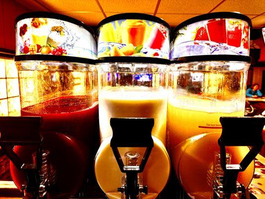 Slushie machine with 3 types of drinks