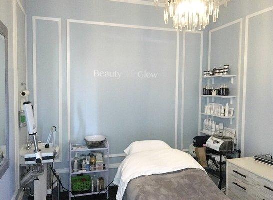 BeautySkinGlow is one of Woodland Hills top Day Spas. Check in for awhile and indulge in a little pampering.