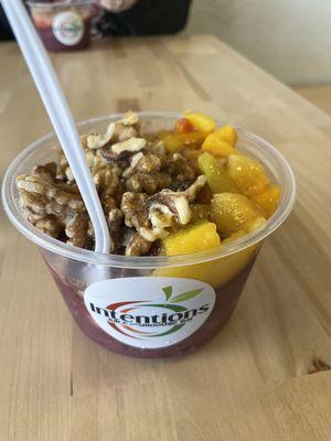 SMOOTHIE BOWLS! That honey/walnut combo is delish!!