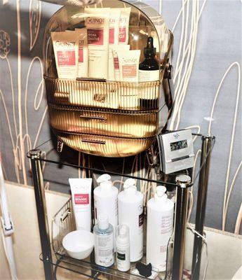 We use only the highest quality of French luxury skin care products. Come feel the Guinot Difference.