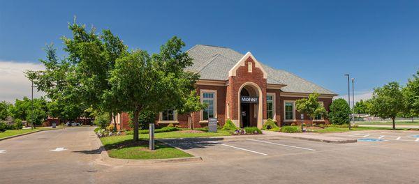 Exterior of MidFirst Bank located on 5801 NW 39th St in Warr Acres, OK.