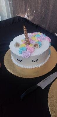 delicious unicorn cake great for spring time events