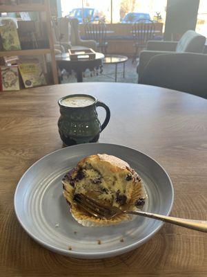 Blueberry muffin and sugar free vanilla latte