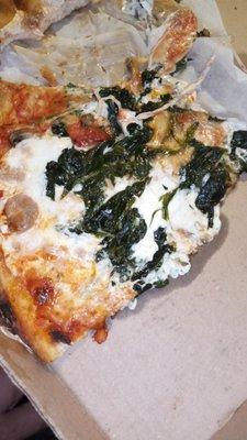 Personal Pie, Mushrooms, Spinach, Fresh Garlic and Fresh Mozzarella. Soooooo Goooood and Flavorful.