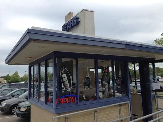 The key shop is located in a kiosk outside the Sears Craftsman entrance on the north side of Sears between the Sears Auto and Sears itself.