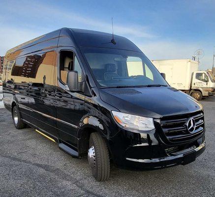 8 passengers Jet Sprinter with 4 bucket seats and table