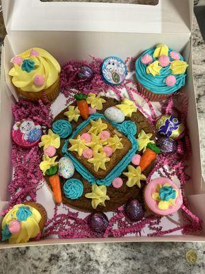 Cookie Goodie Box
Includes
1 8in. Cookie
2 Cupcakes
2 Miniature Cupcakes
Assorted Candy