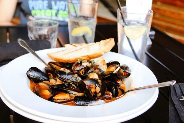 Gunshow (Mussels Appetizer)