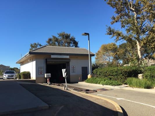 Entrance to wash is behind the Chevron.