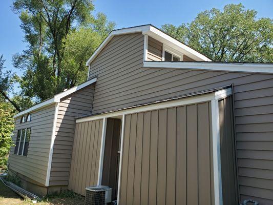 Insulated polymer vinyl batten board and lap siding