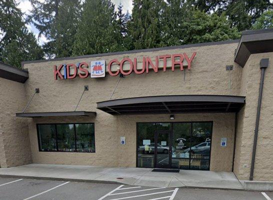 Ms Becky and the kid country center on canyon park Bothell are super amazing! The atmosphere is very family oriented and inviting.