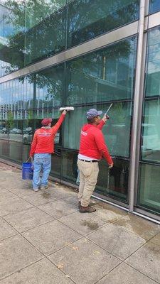 Window Cleaning Comercial Services