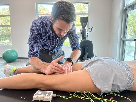 Dry needling the hamstrings for triggerpoints with electrical stimulation