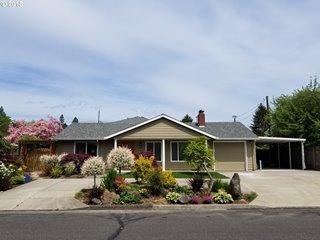 My buyers just moved into this lovely Tigard home.