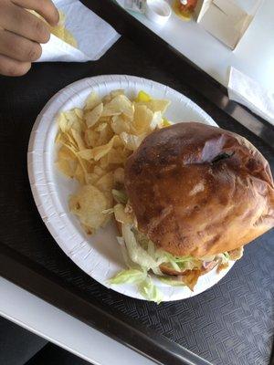 chiken sanwich and chips