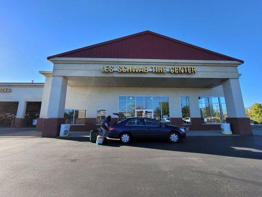 Les Schwab Tire Center