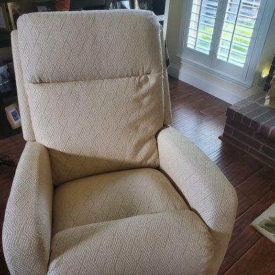 Leslie D chair from La-Z-Boy owned and operated from Lebco Industries in the DFW area. I paid $2100 for a recliner that is unusable.