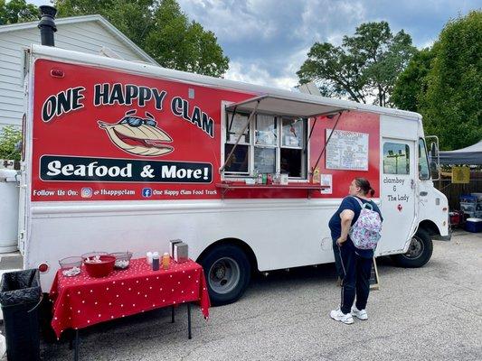 Food truck at Mast Rd Community Market in Goffstown