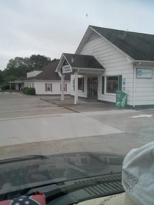 Sittin in side parking lot...waiting on rhem to open...they do have a drive thru!!