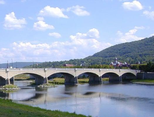 The new Foot-Bridge is now open!  Now you can walk  to the Corning Museum of Glass, which is less that a mile form the Inn.