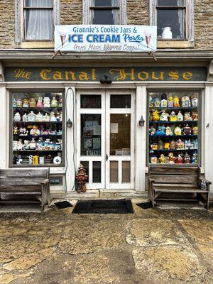 Grannie's Cookie Jars & Ice Cream Parlor