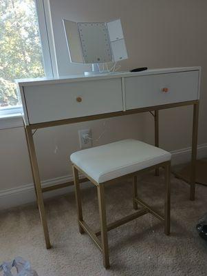 Desk assembly