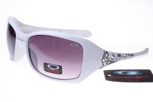 Also a customer favorite, we have a large selection of Oakley frames.