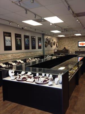 Beautiful store with tons of merchandise!  Quality between Jarod's and Tiffany's!  Prices WAY more reasonable!