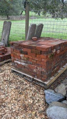 We recycle !

Salvaged bricks for sale