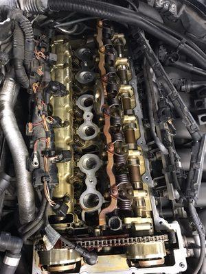 Replacing the valve cover gasket on 2006 525i BMW