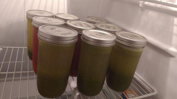 Three day juice fast come in nice jars.