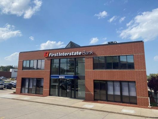 Exterior image of First Interstate Bank in Clive, IA.